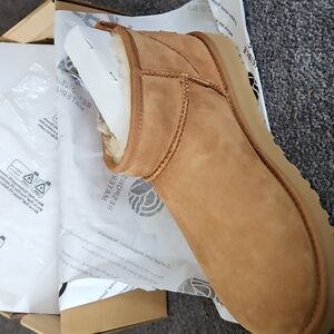 Ugg Womens Classic Ultra Mini In Chestnut, Size 9 BRAND NEW